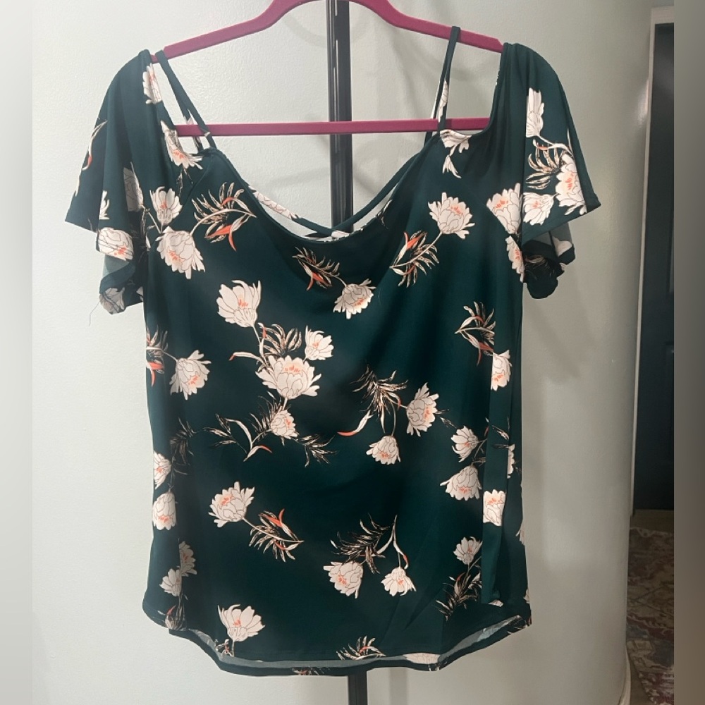 Kaleigh cold shoulder green floral printed blouse Size L NWOT